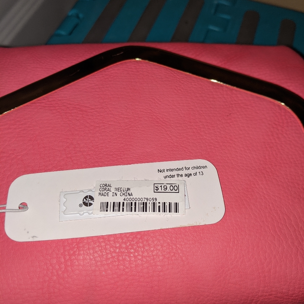 Crossbody - Picture 4 of 7